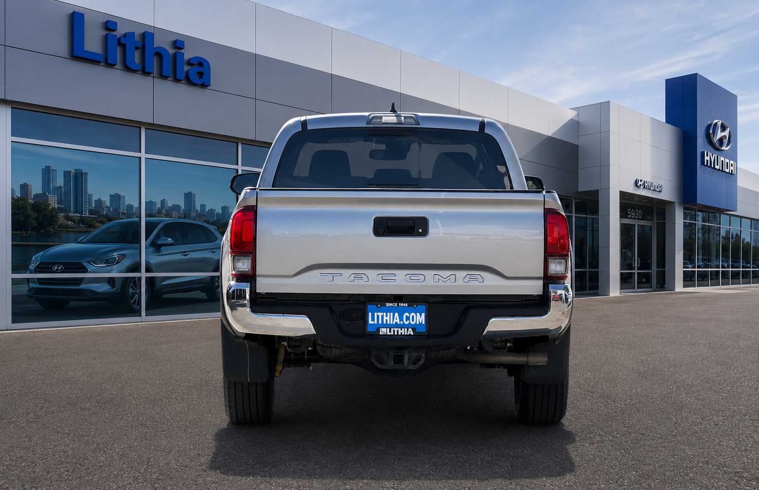 Thumbnail: 2020 Toyota Tacoma - 8