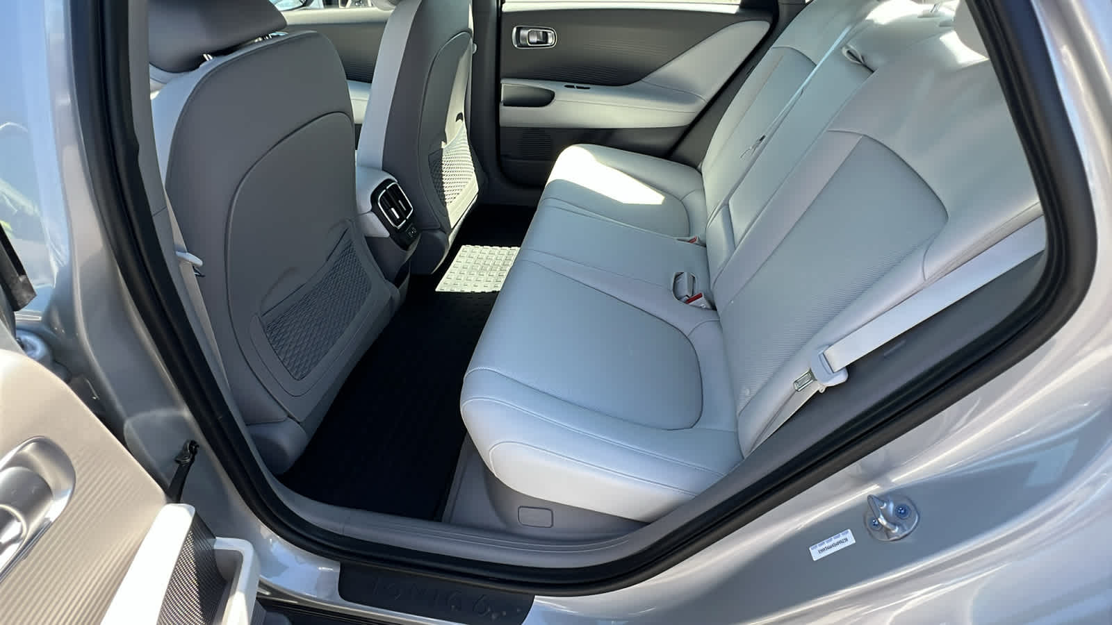 Thumbnail: 2025 Hyundai Ioniq 6 - 24