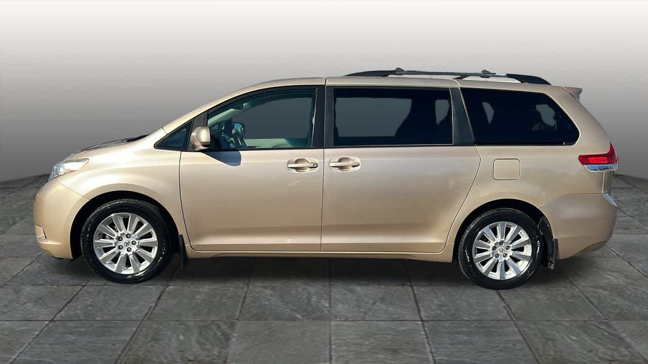 Thumbnail: 2011 Toyota Sienna - 8