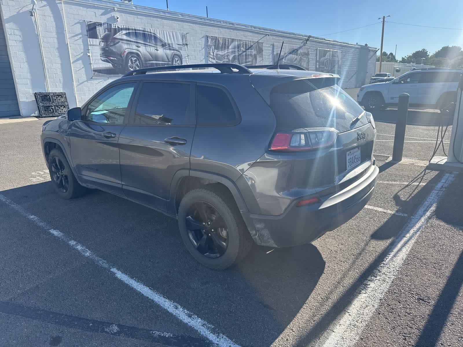 Thumbnail: 2019 Jeep Cherokee - 3