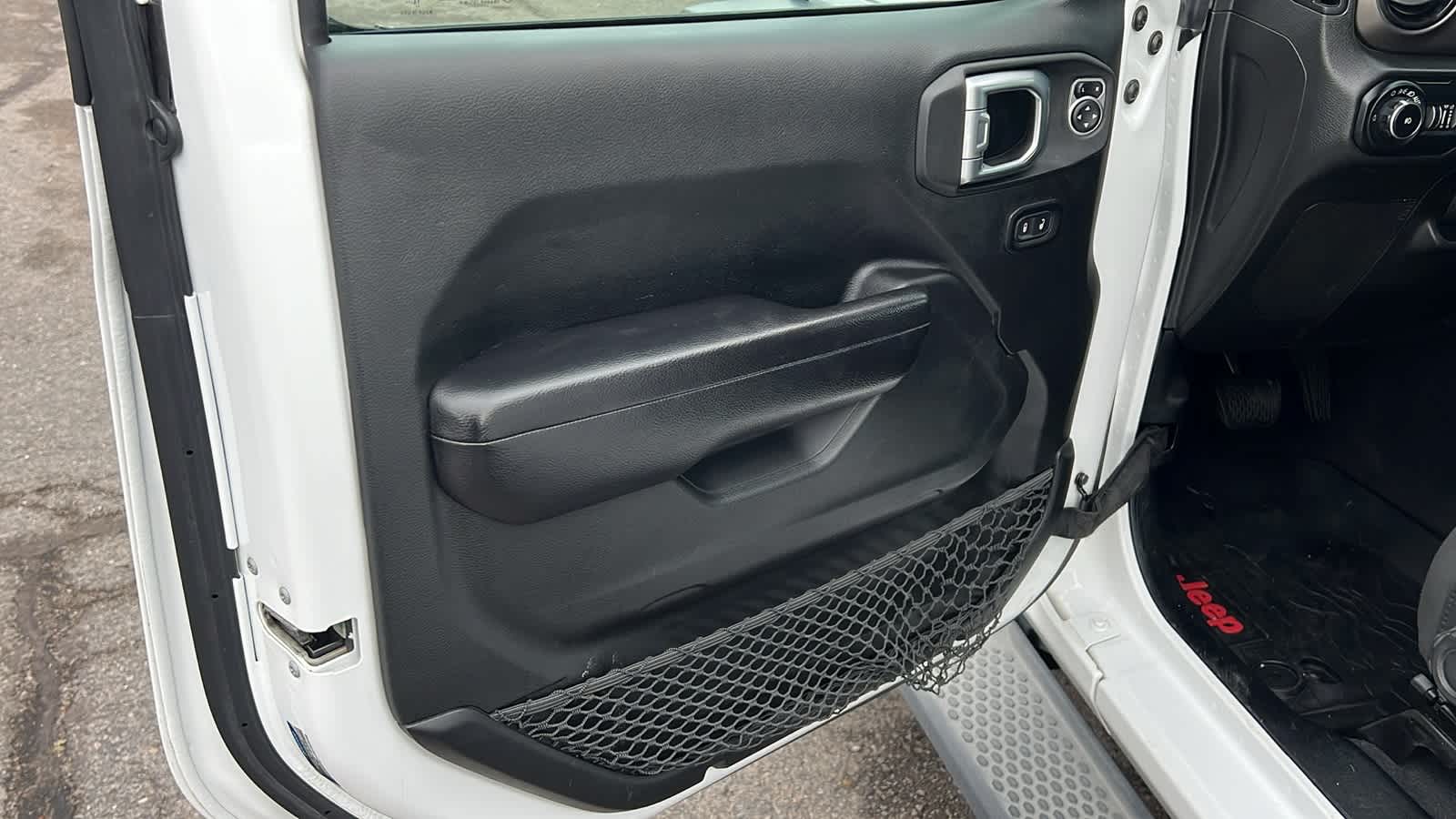 Thumbnail: 2019 Jeep Wrangler - 23