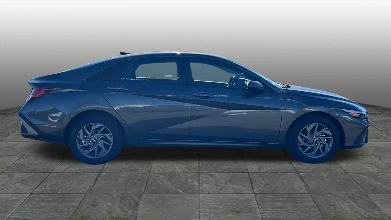 Thumbnail: 2026 Hyundai Elantra - 4