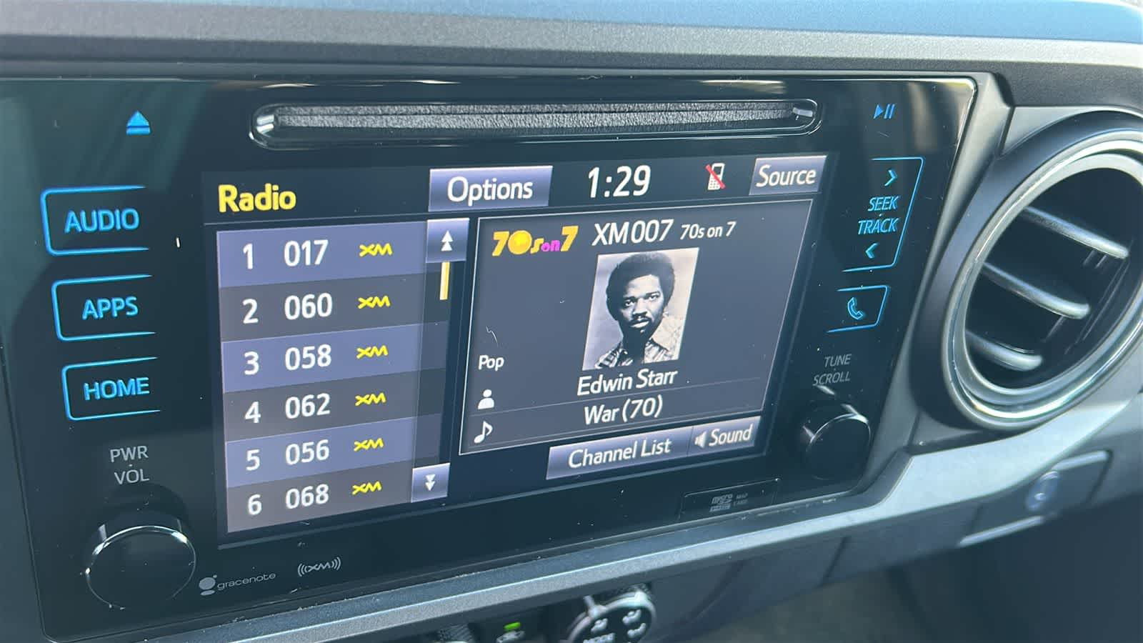 Thumbnail: 2018 Toyota Tacoma - 14