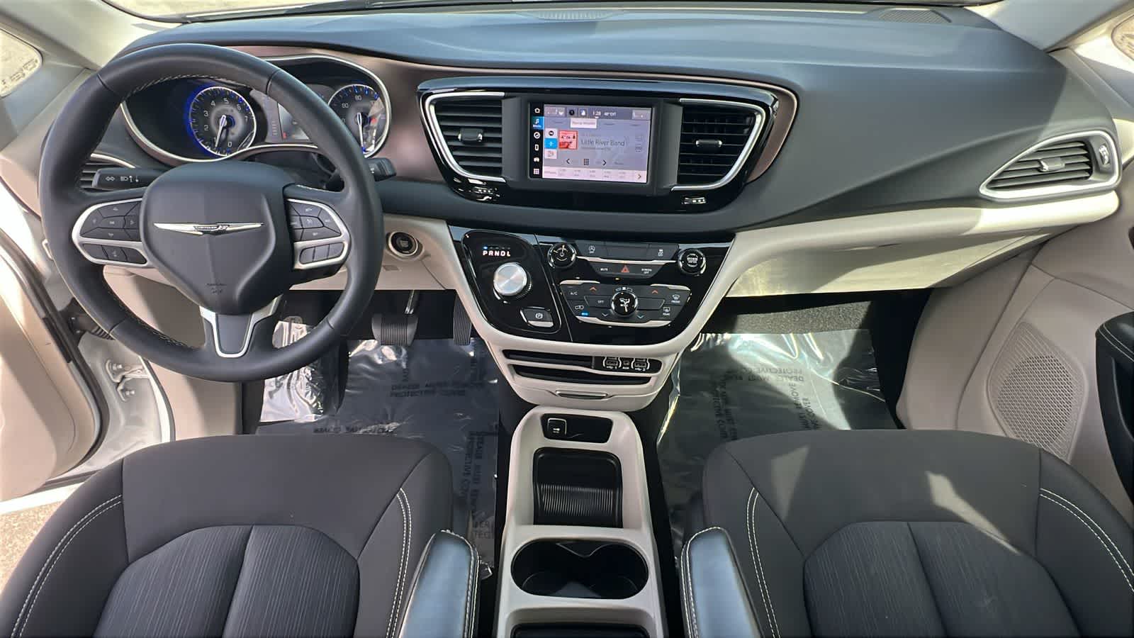 Thumbnail: 2023 Chrysler Voyager - 26