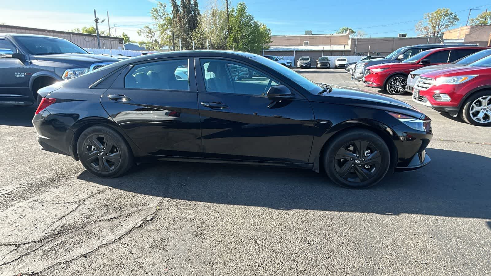 Thumbnail: 2022 Hyundai Elantra - 16