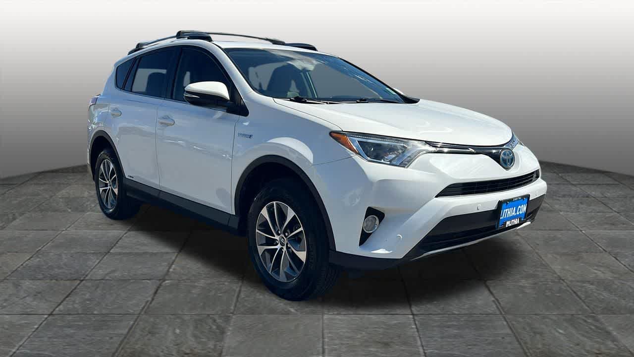 Thumbnail: 2018 Toyota RAV4 - 3