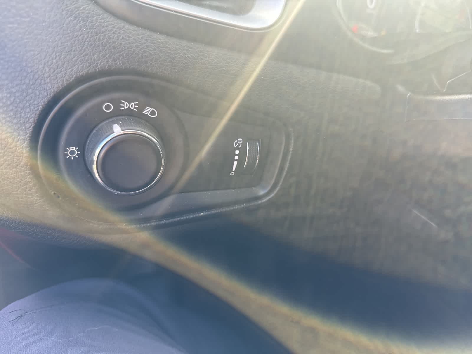Thumbnail: 2015 Jeep Renegade - 13