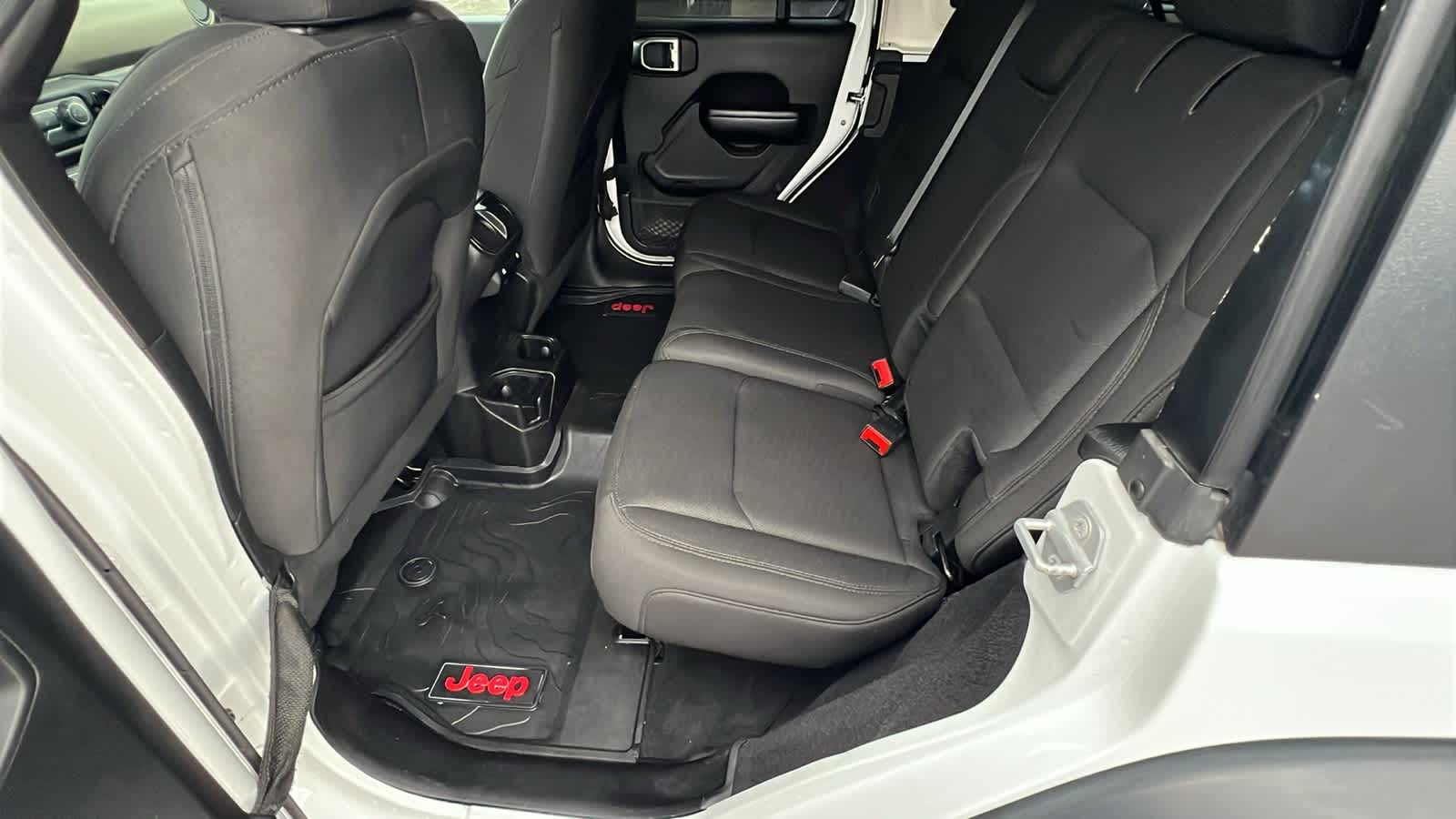 Thumbnail: 2019 Jeep Wrangler - 24