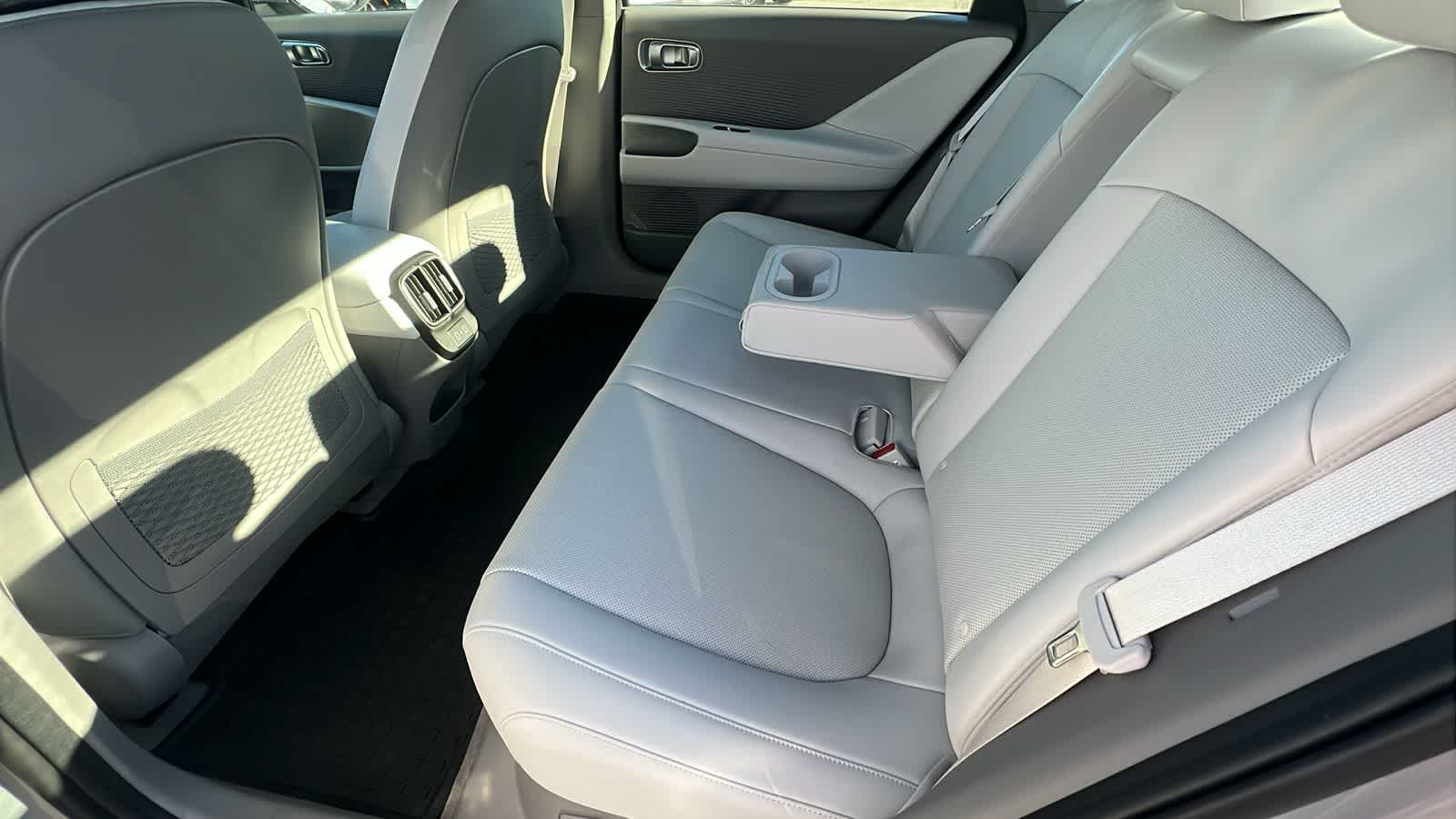 Thumbnail: 2025 Hyundai Ioniq 6 - 24