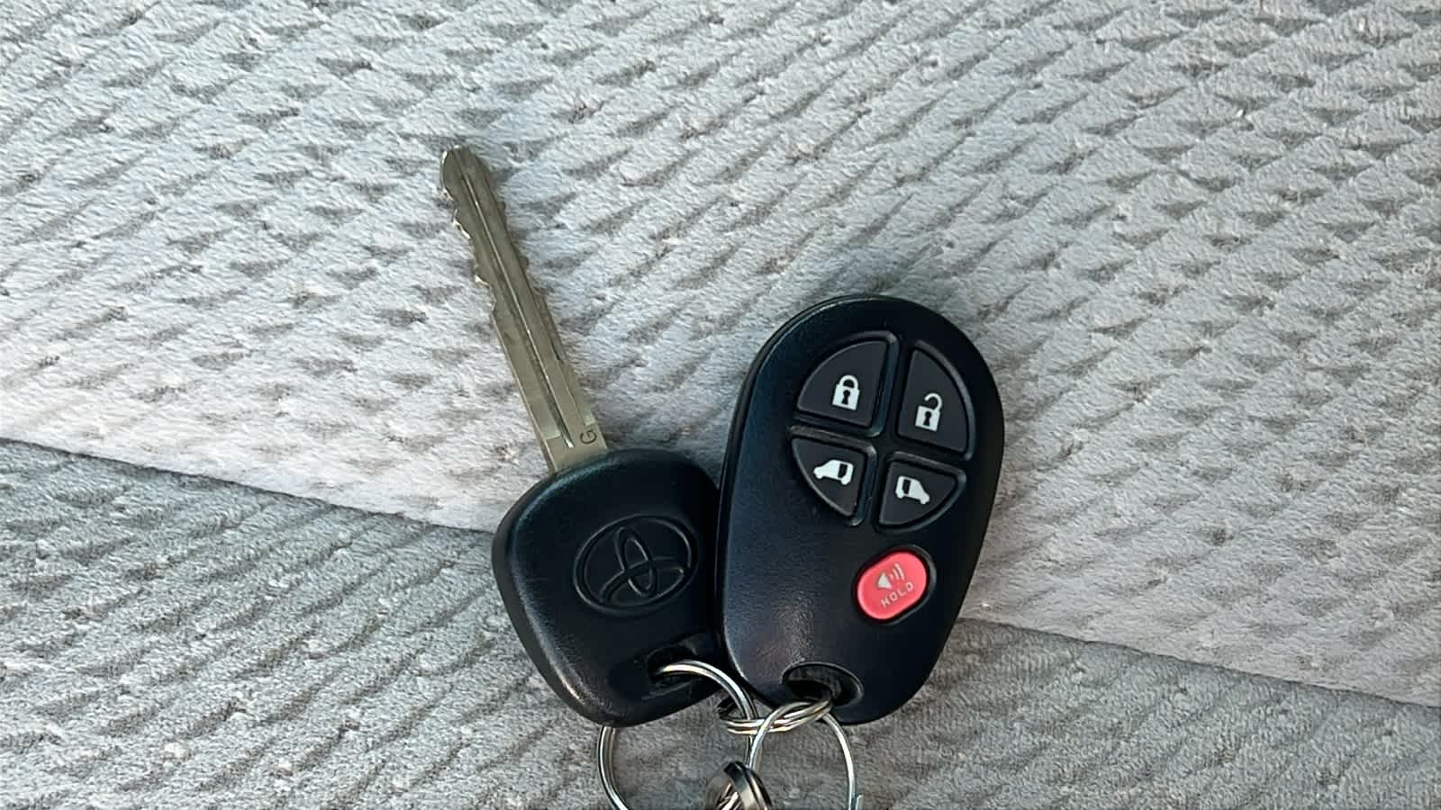 Thumbnail: 2011 Toyota Sienna - 29