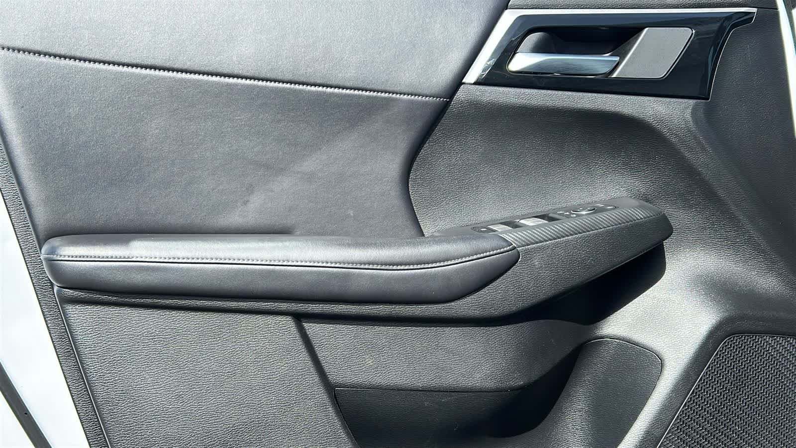 Thumbnail: 2024 Mitsubishi Outlander - 23