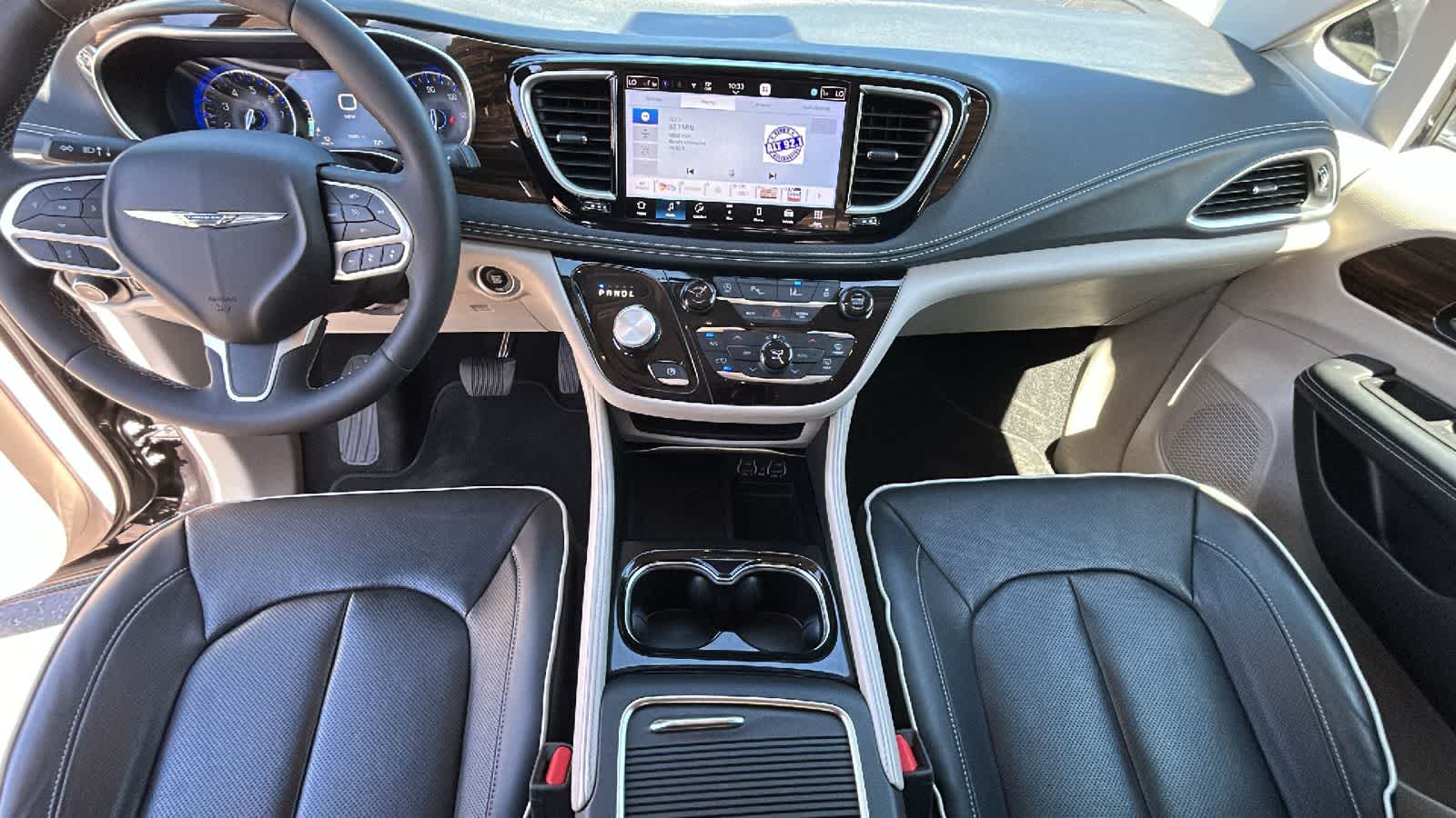 Thumbnail: 2023 Chrysler Pacifica - 26