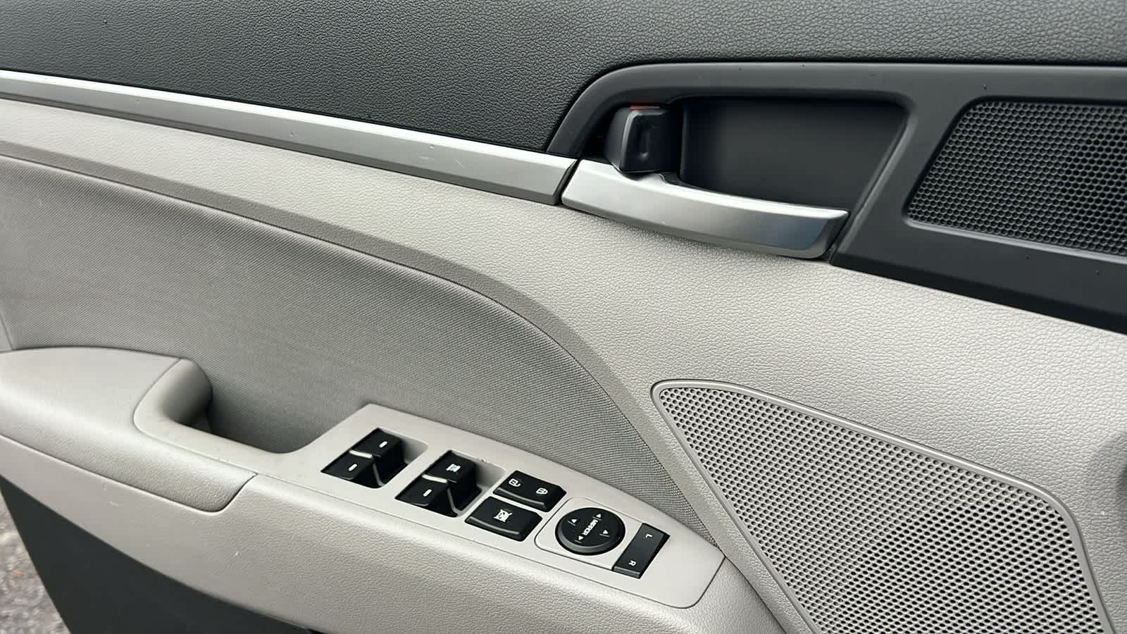 Thumbnail: 2019 Hyundai Elantra - 22