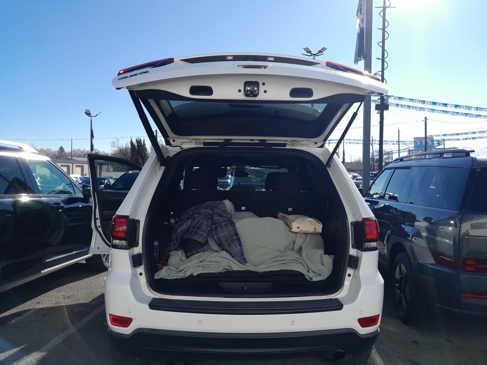 Thumbnail: 2018 Jeep Grand Cherokee - 15