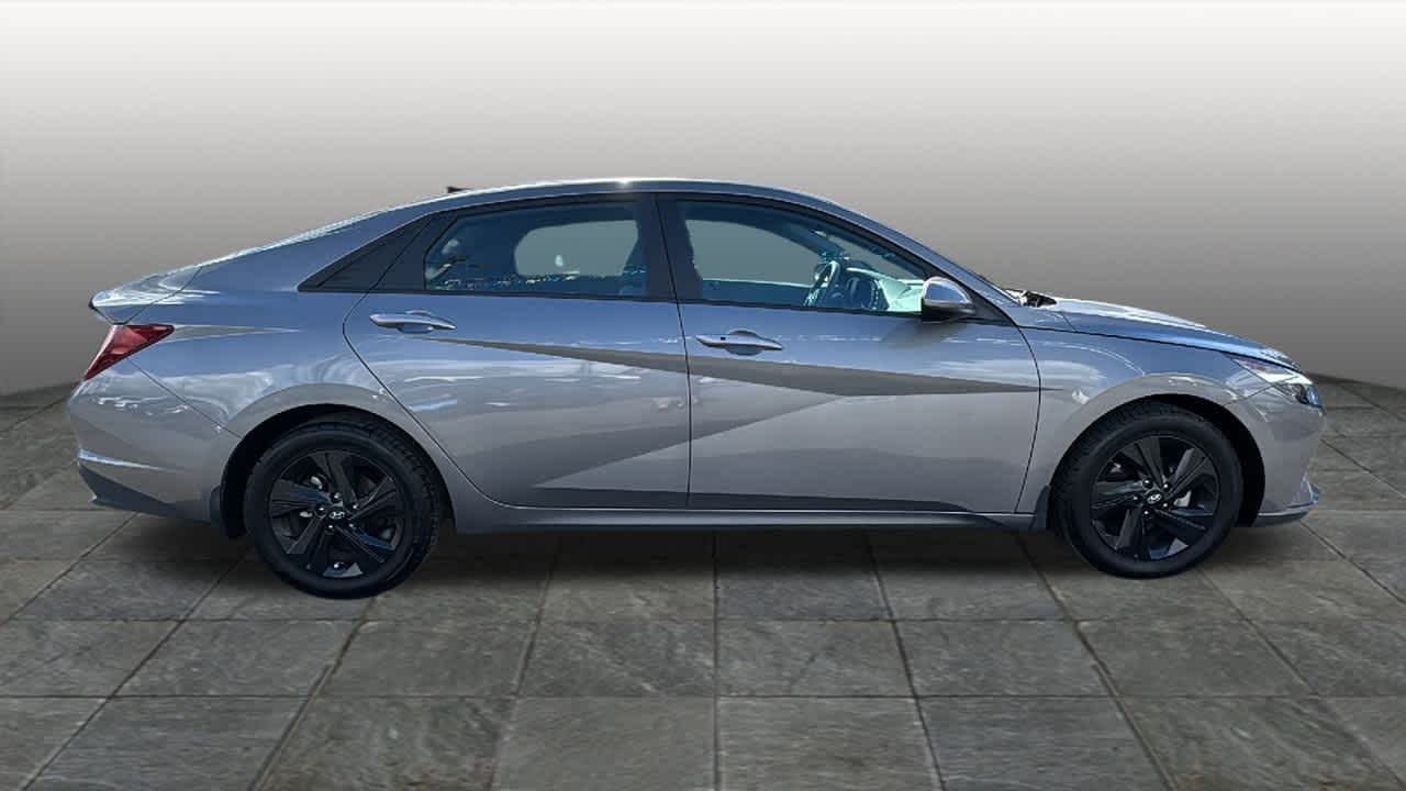Thumbnail: 2022 Hyundai Elantra - 4