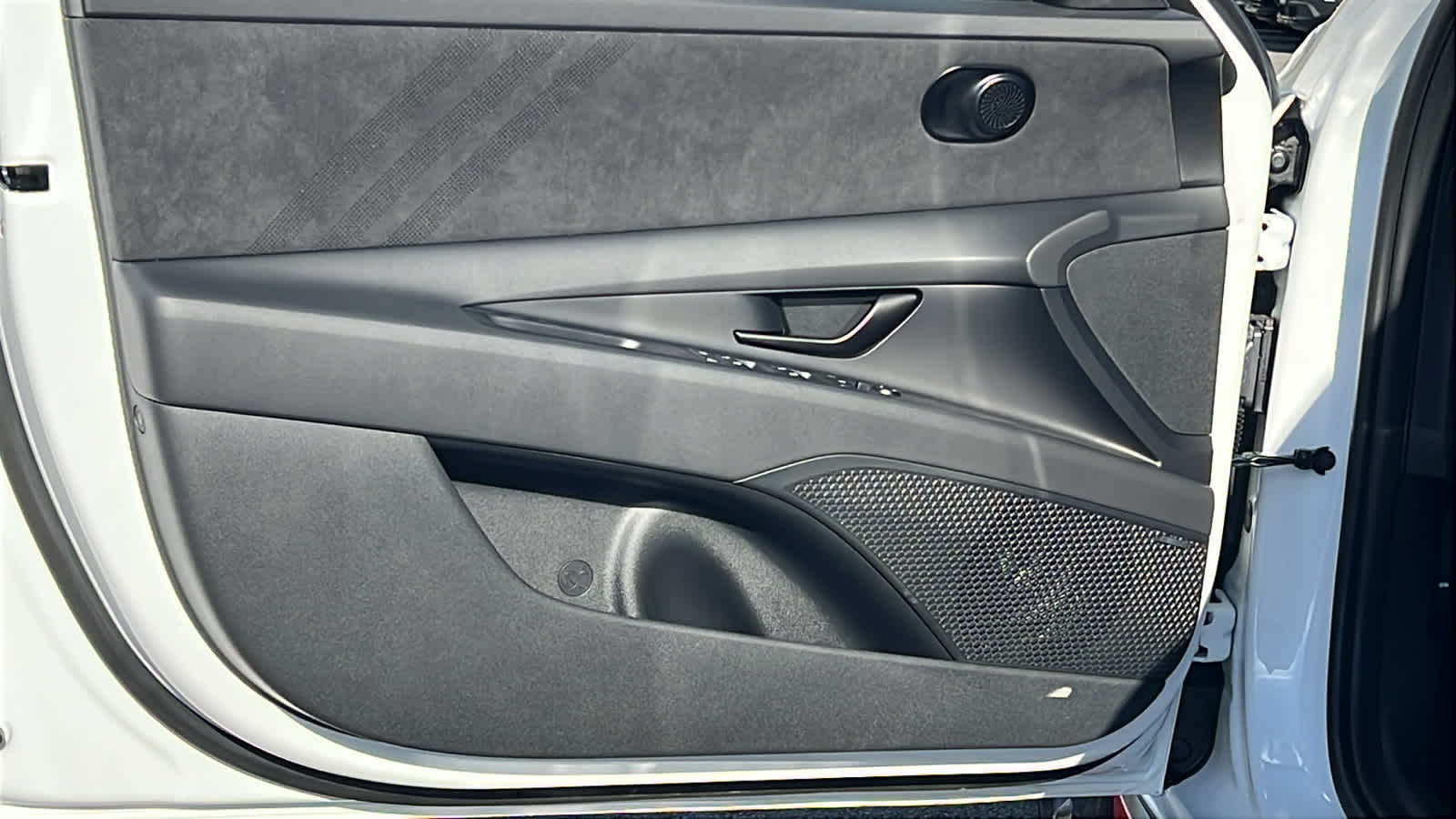 Thumbnail: 2025 Hyundai Elantra - 23