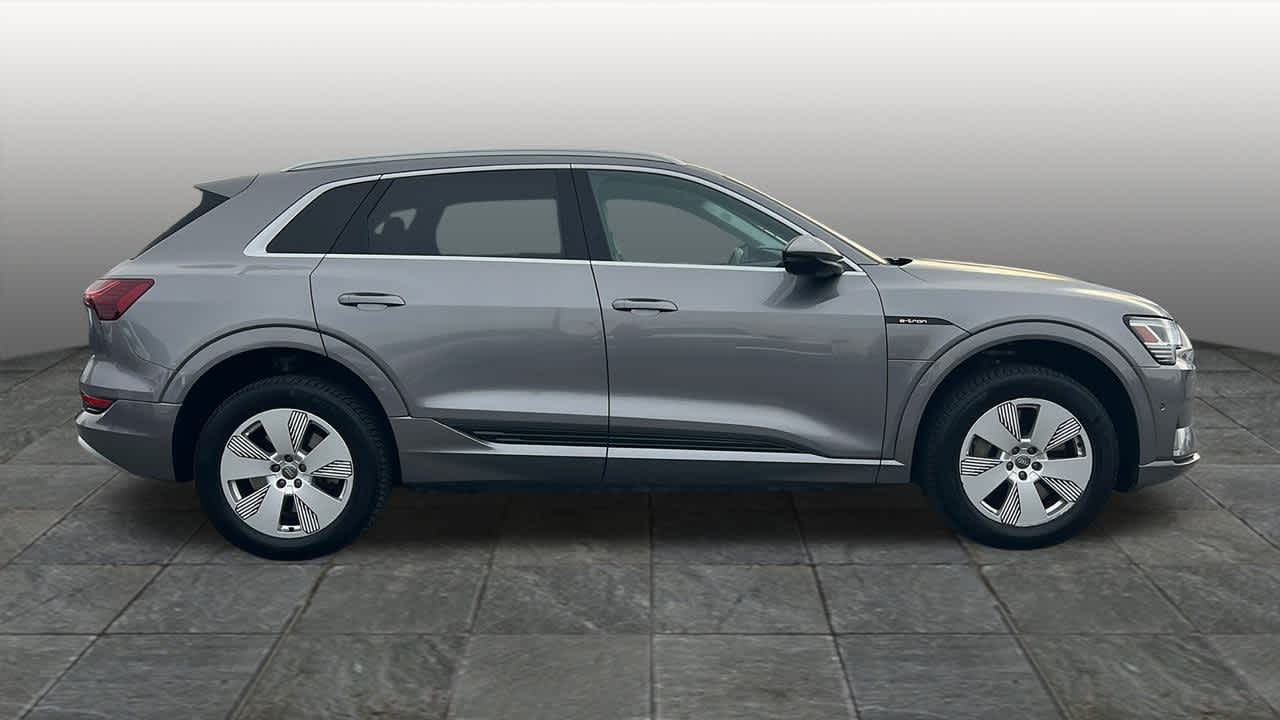 Thumbnail: 2019 Audi e-tron - 4
