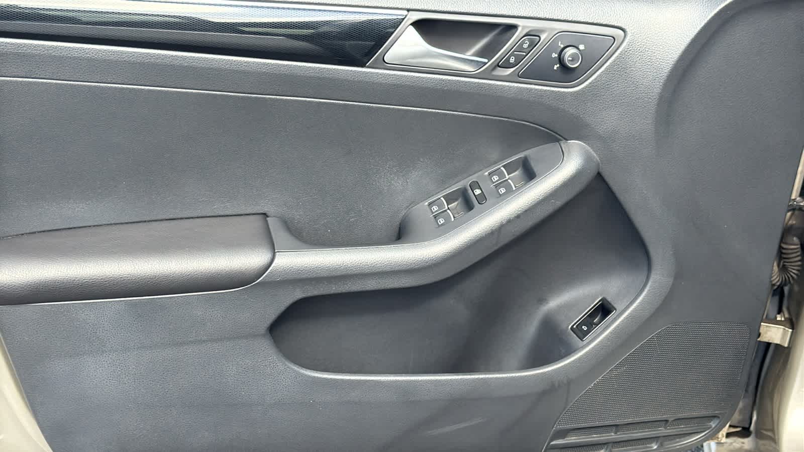 Thumbnail: 2015 Volkswagen Jetta - 23