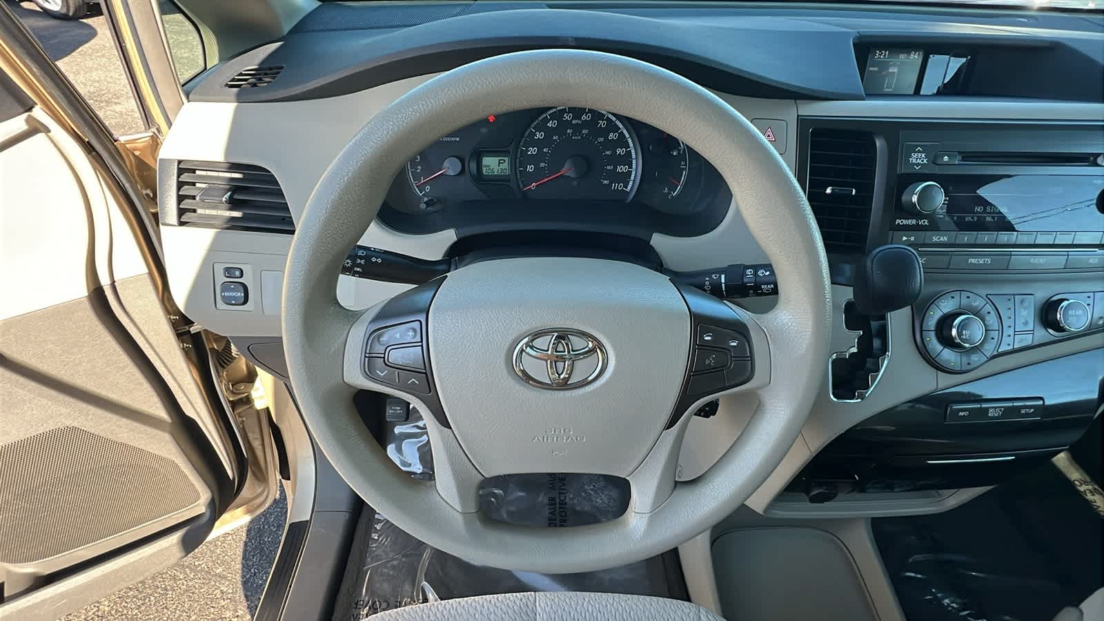 Thumbnail: 2011 Toyota Sienna - 18