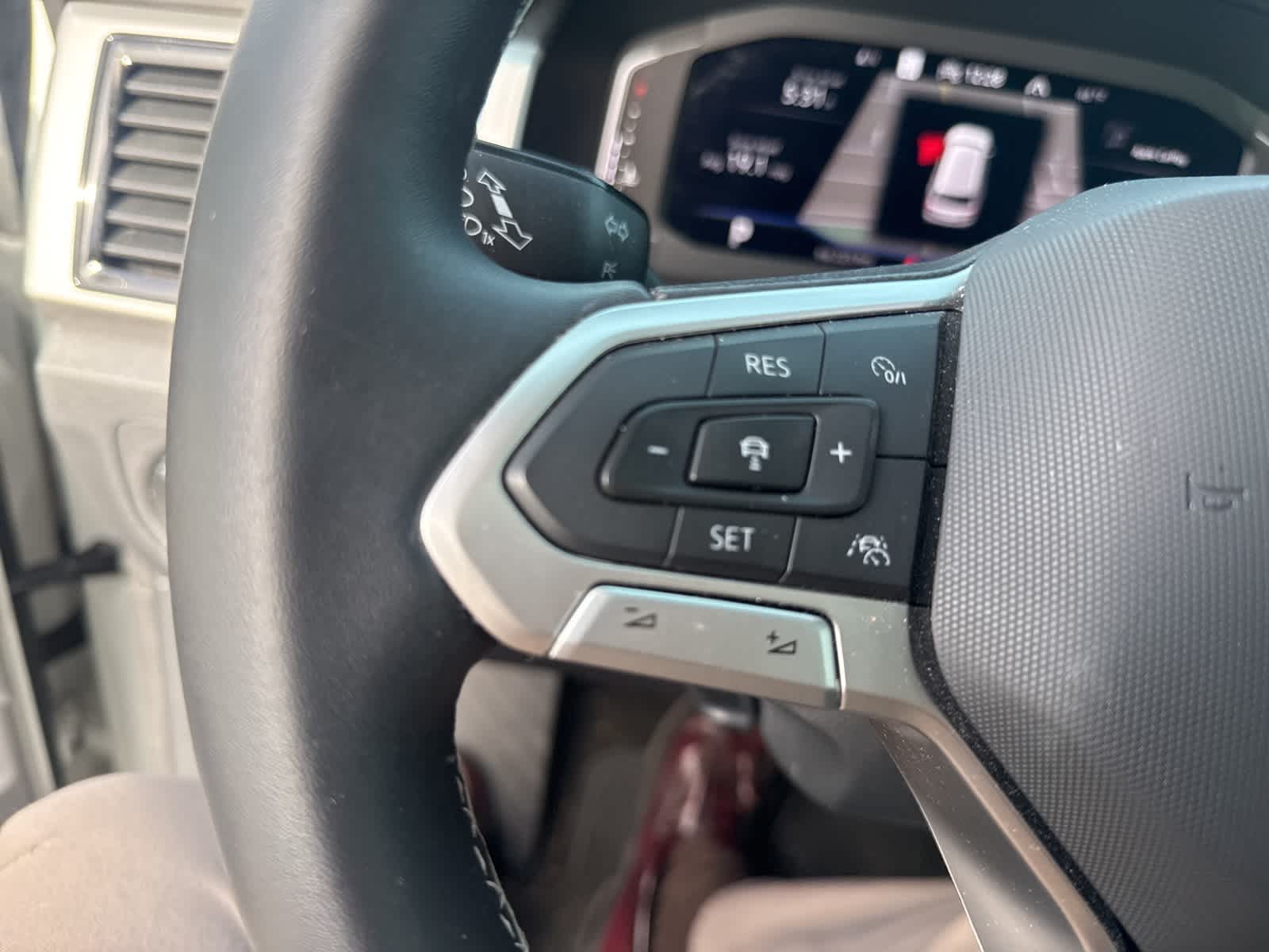 Thumbnail: 2023 Volkswagen Atlas - 17