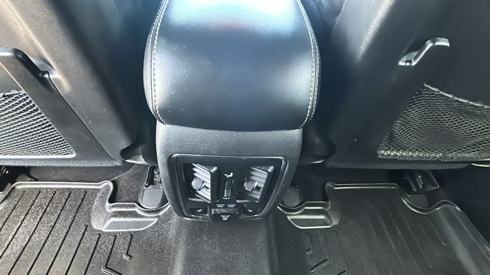 Thumbnail: 2015 Jeep Grand Cherokee - 24