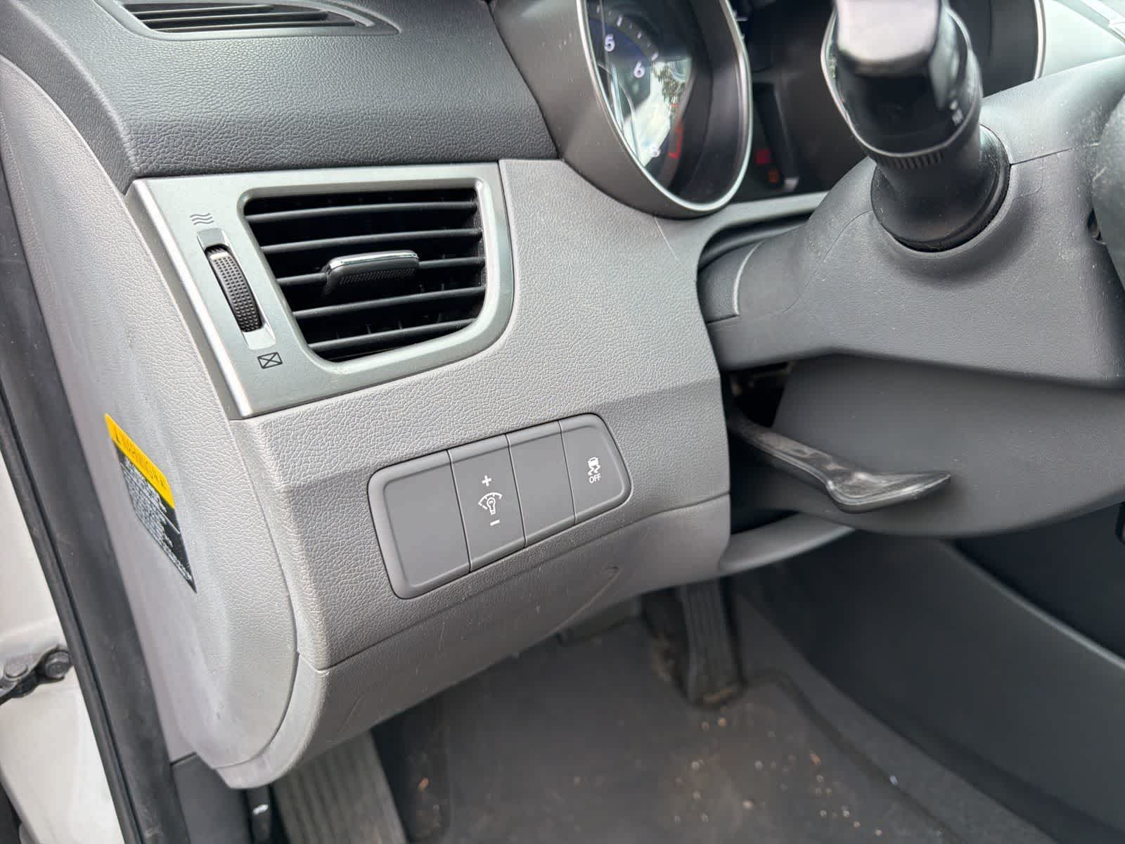 Thumbnail: 2011 Hyundai Elantra - 11