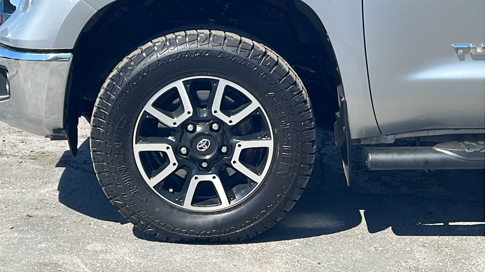 Thumbnail: 2018 Toyota Tundra - 9
