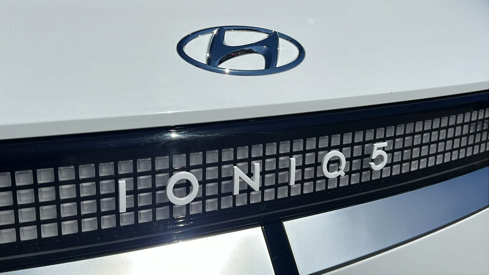Thumbnail: 2022 Hyundai Ioniq 5 - 28