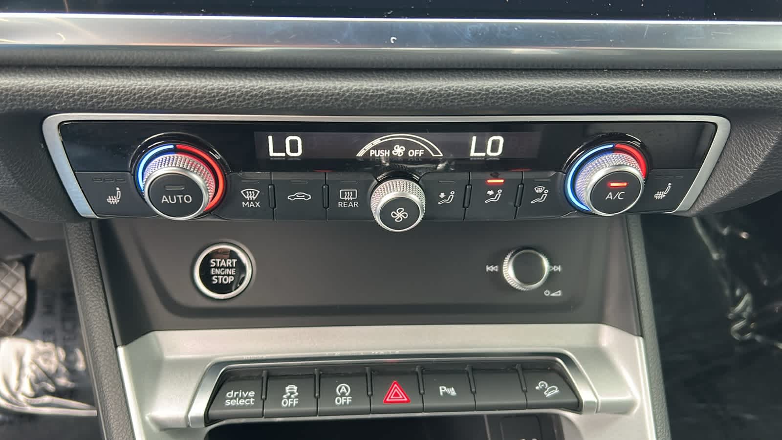 Thumbnail: 2022 Audi Q3 - 14