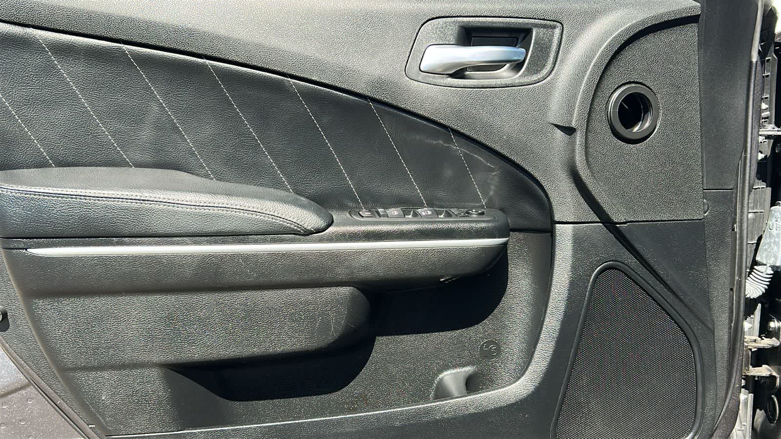 Thumbnail: 2020 Dodge Charger - 23