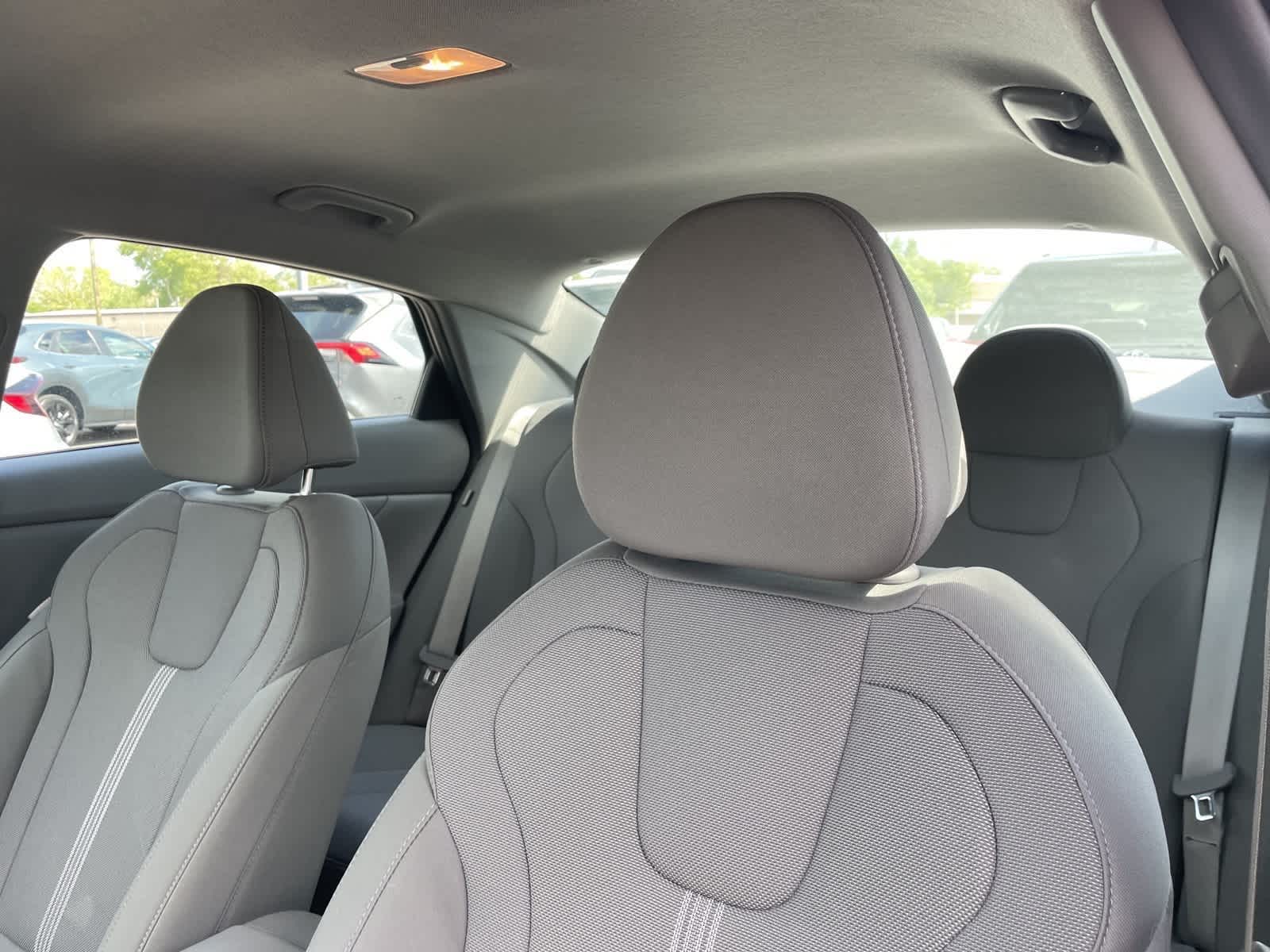2025 Hyundai Elantra SE 16