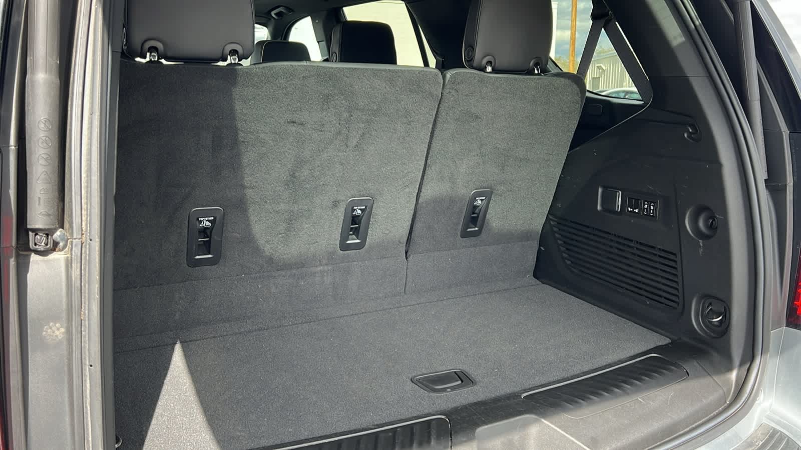 Thumbnail: 2023 GMC Yukon - 27