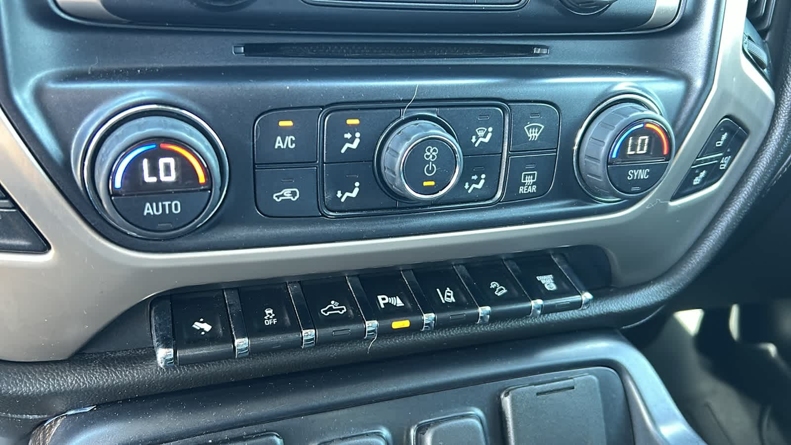 Thumbnail: 2015 GMC Sierra 2500 - 14