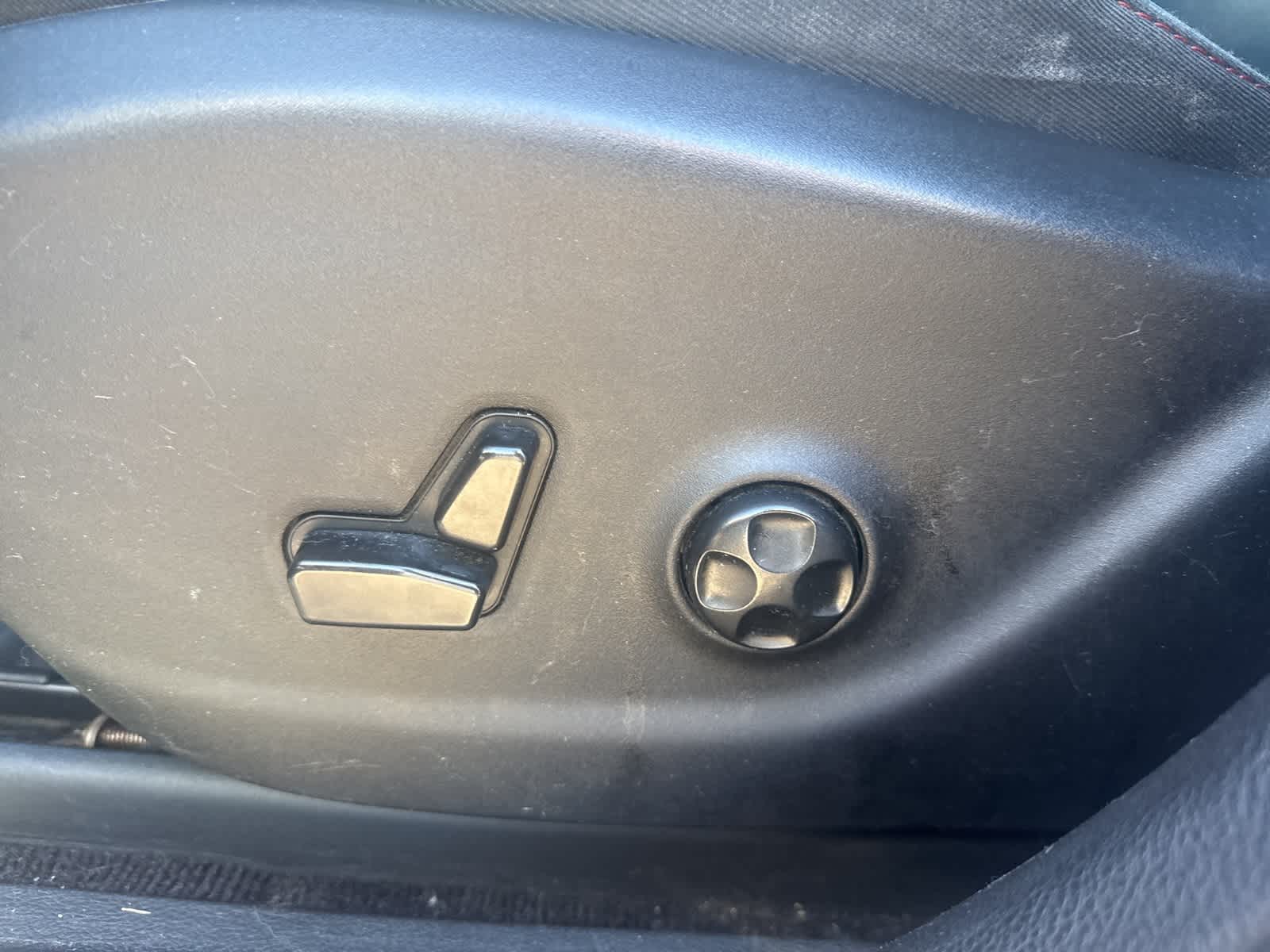 Thumbnail: 2016 Jeep Cherokee - 16