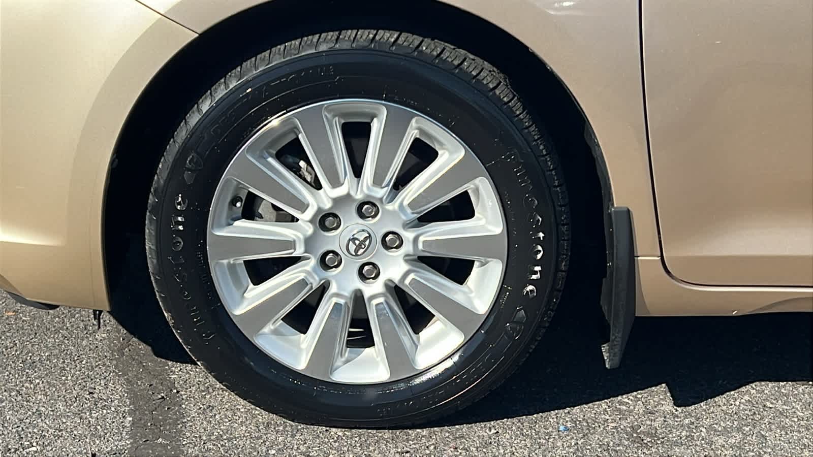 Thumbnail: 2011 Toyota Sienna - 9
