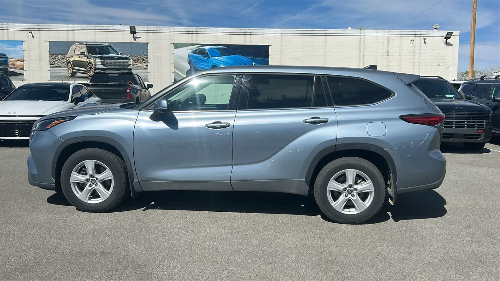 Thumbnail: 2022 Toyota Highlander - 7