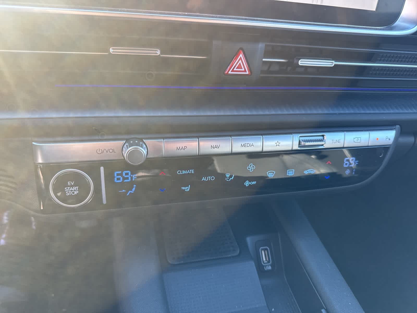 Thumbnail: 2023 Hyundai Ioniq 6 - 23