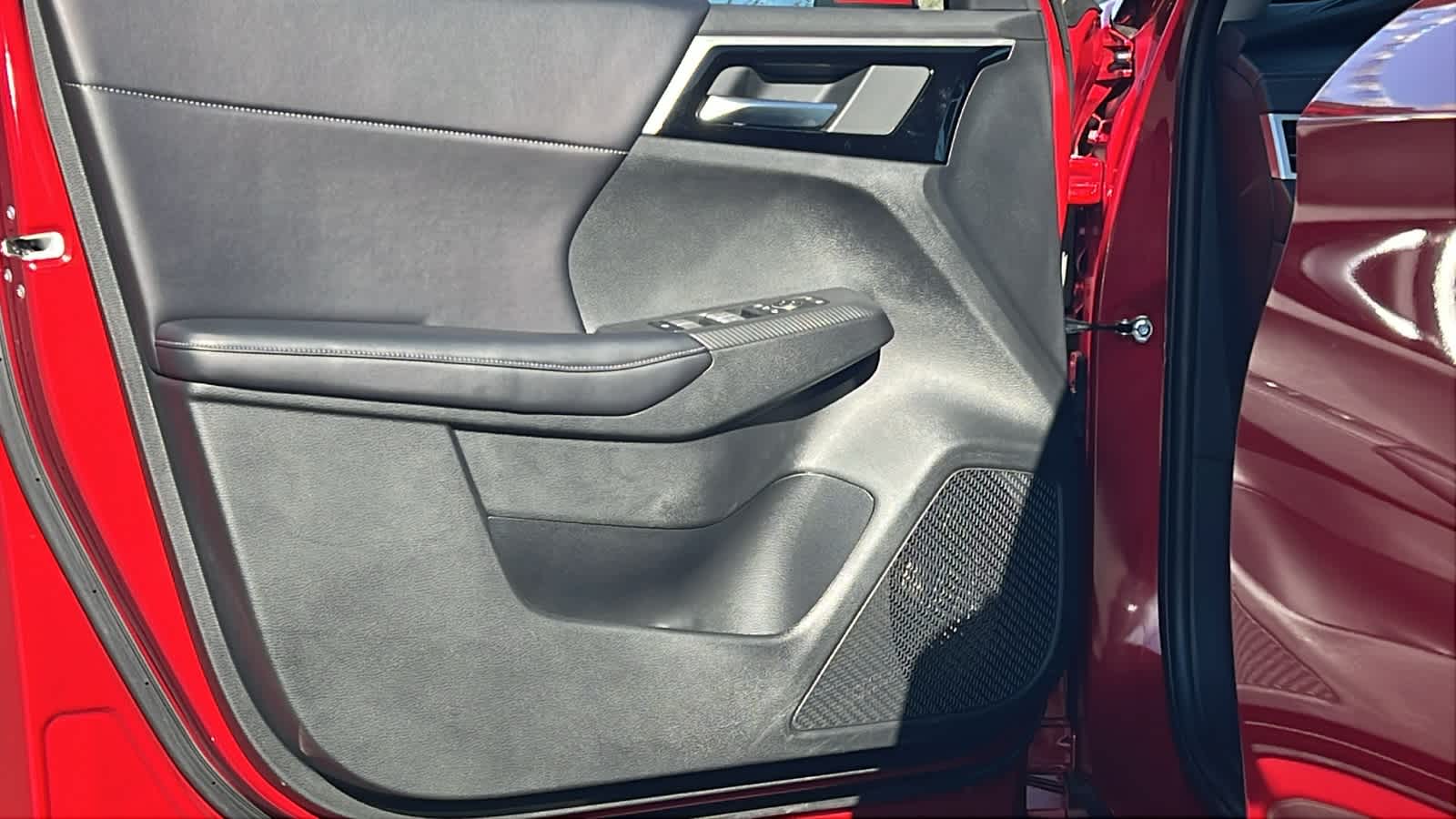 Thumbnail: 2024 Mitsubishi Outlander - 23