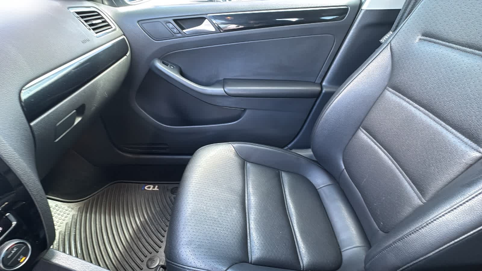 Thumbnail: 2015 Volkswagen Jetta - 12