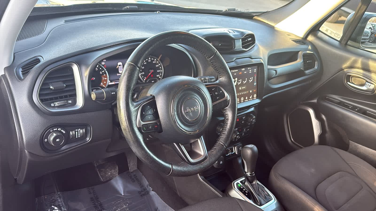 Thumbnail: 2022 Jeep Renegade - 10