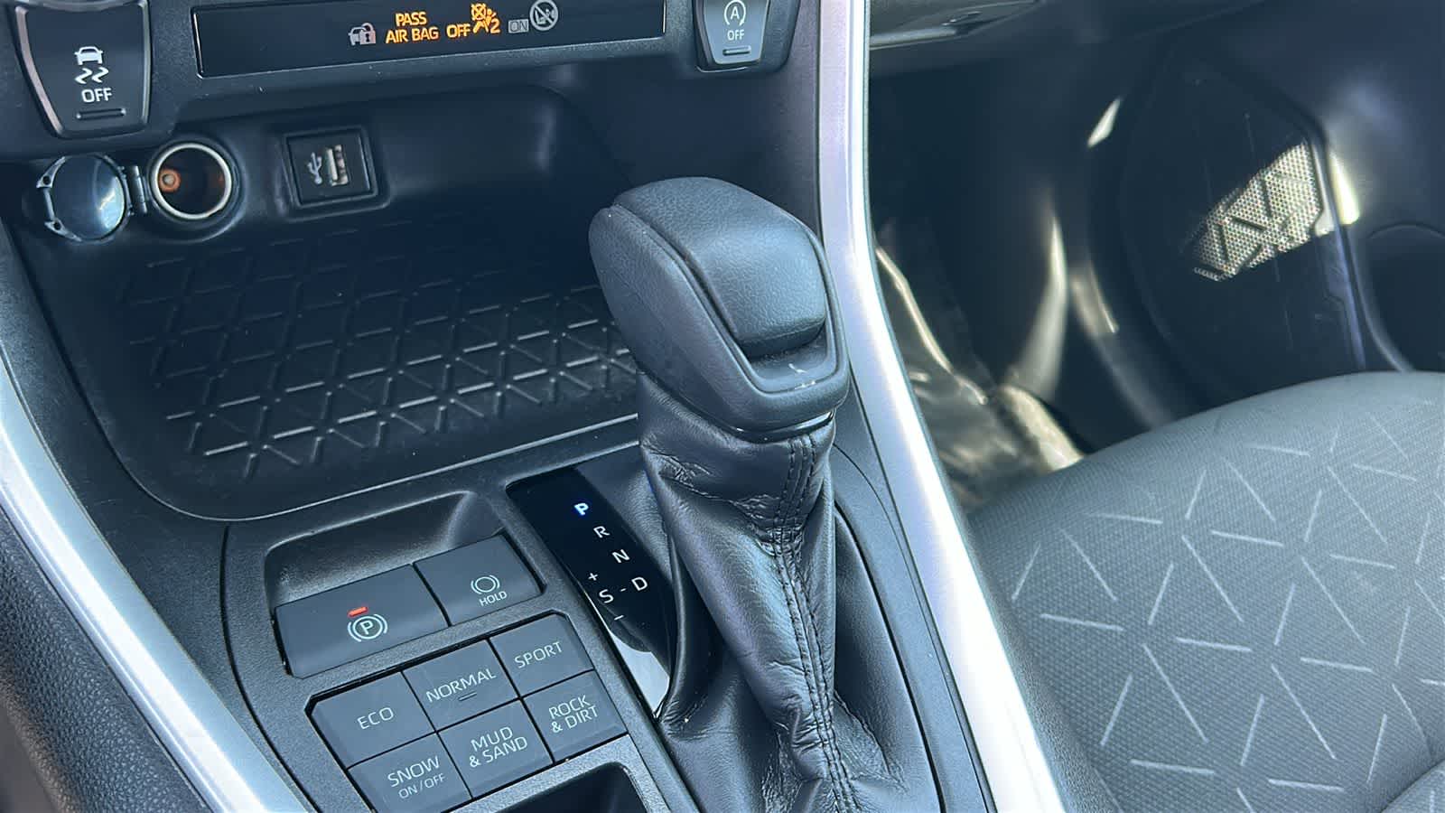 Thumbnail: 2024 Toyota RAV4 - 12