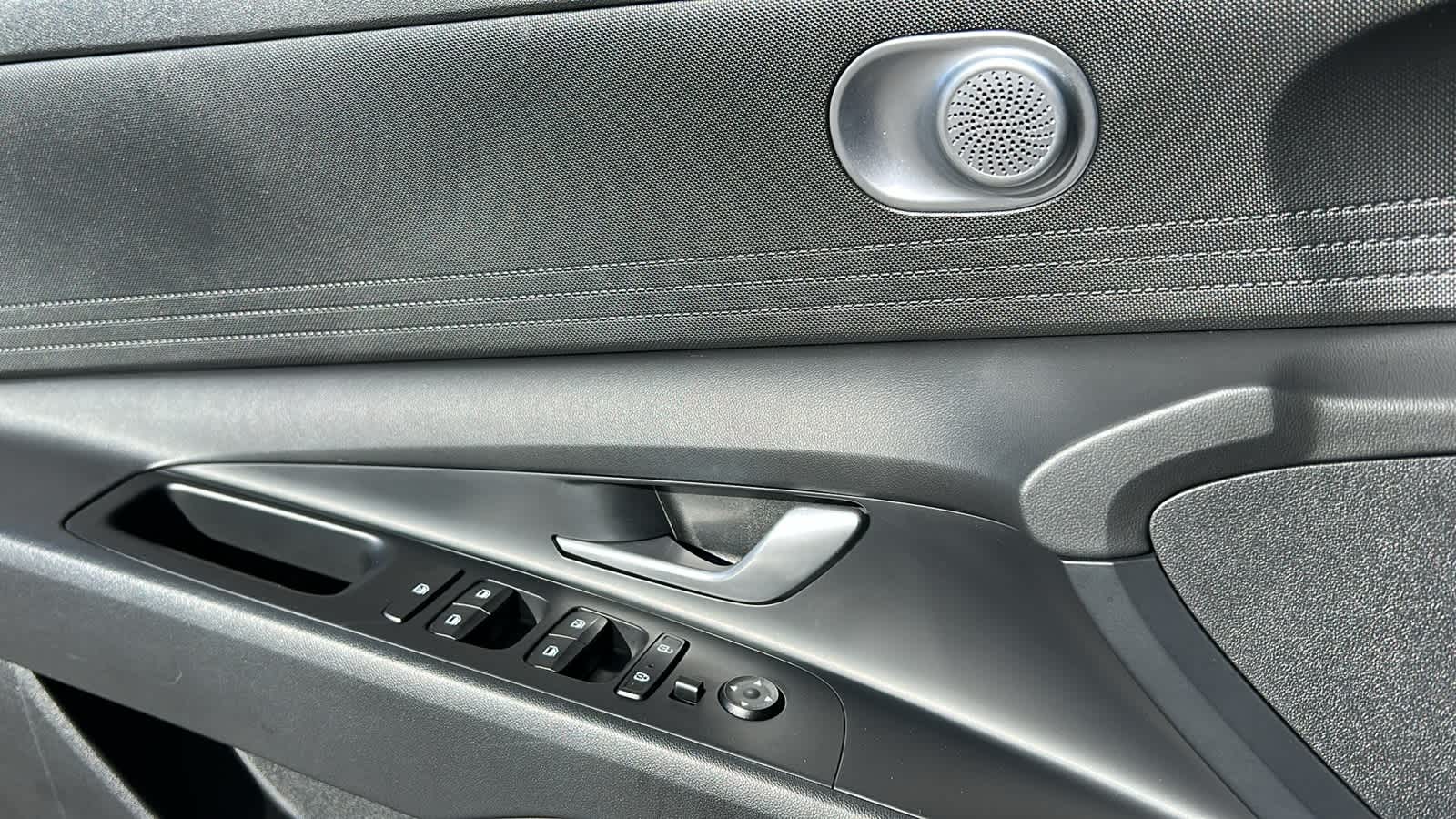 Thumbnail: 2023 Hyundai Elantra - 22