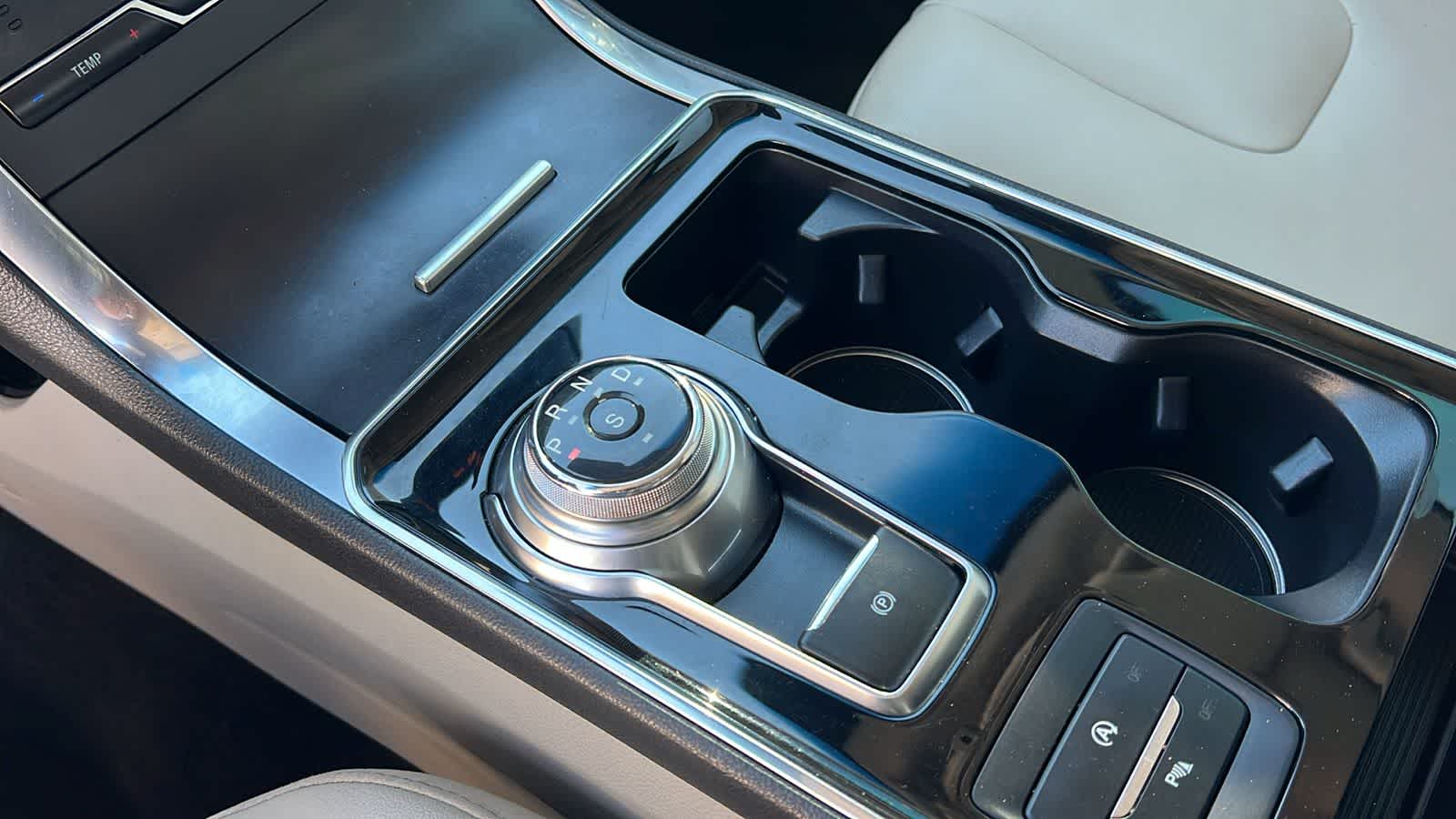 Thumbnail: 2020 Ford Edge - 13