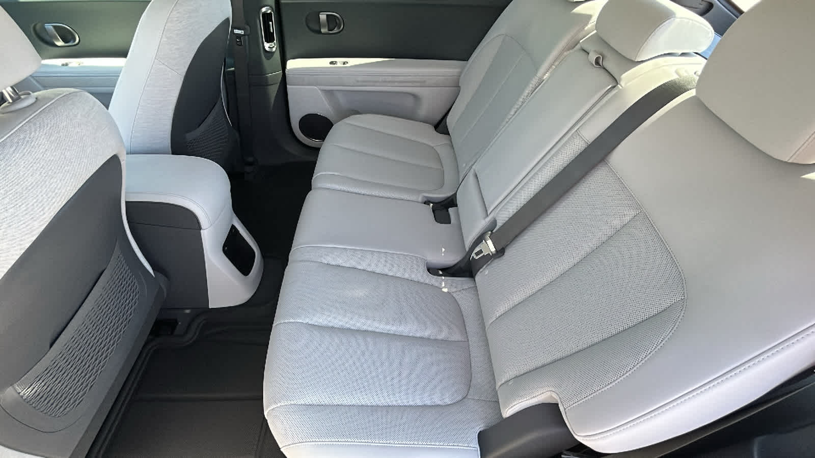 Thumbnail: 2026 Hyundai Ioniq 5 - 24