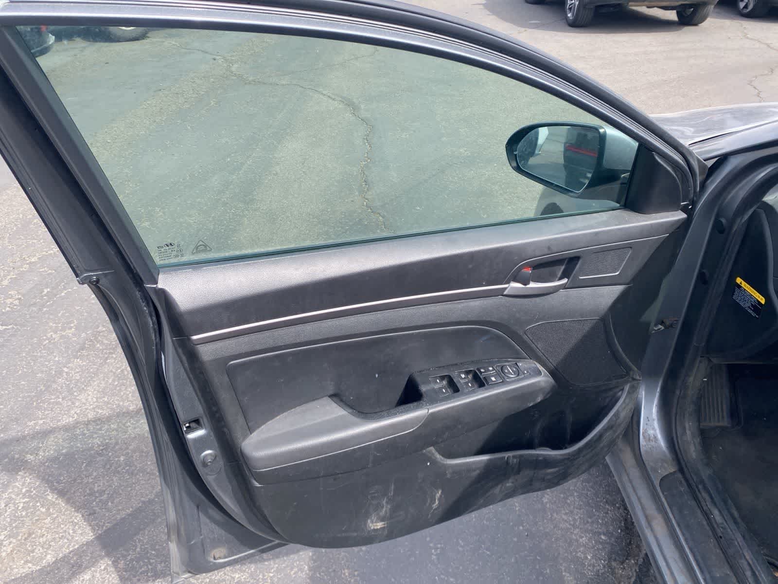 Thumbnail: 2017 Hyundai Elantra - 16