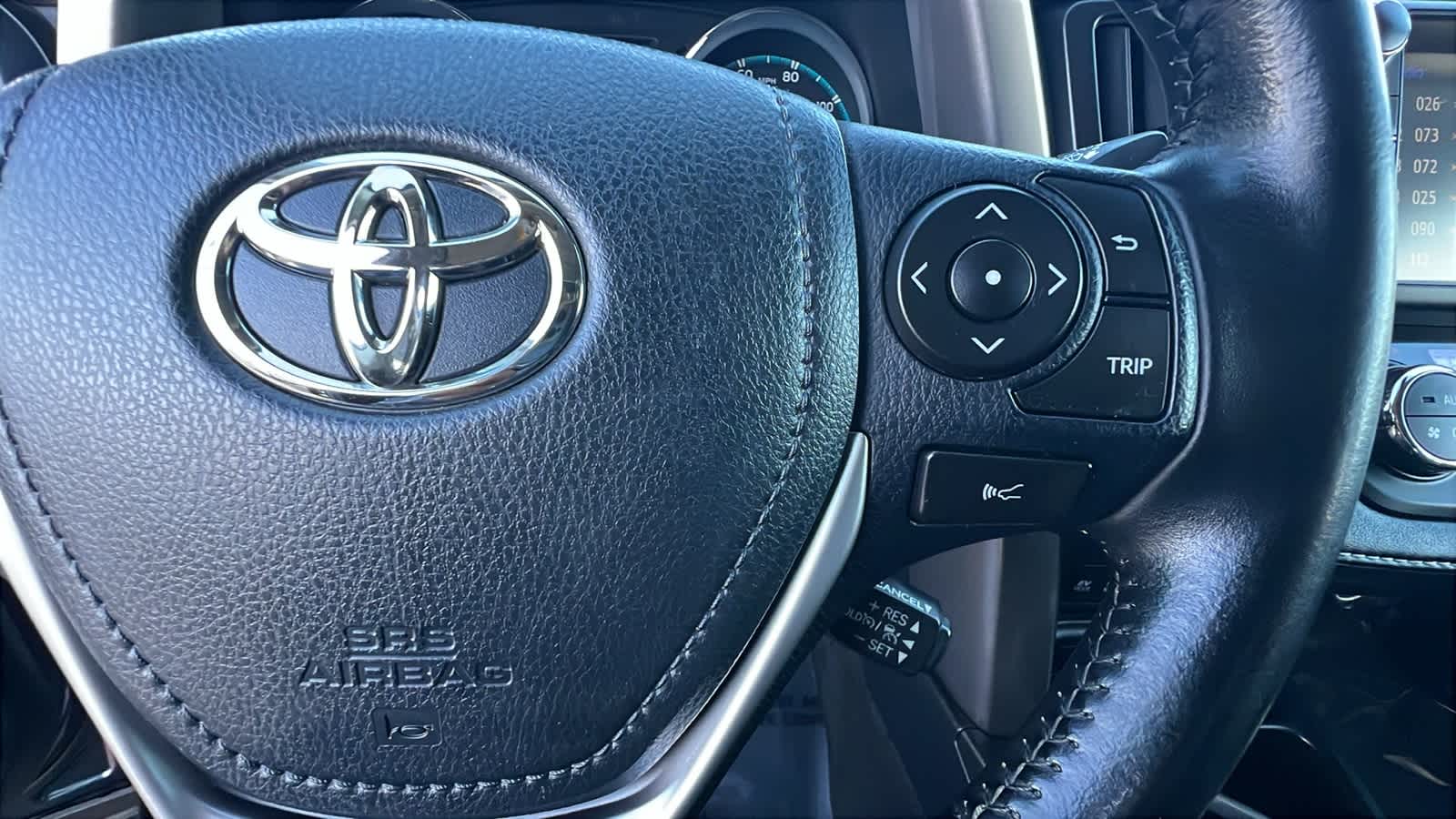 Thumbnail: 2018 Toyota RAV4 - 20