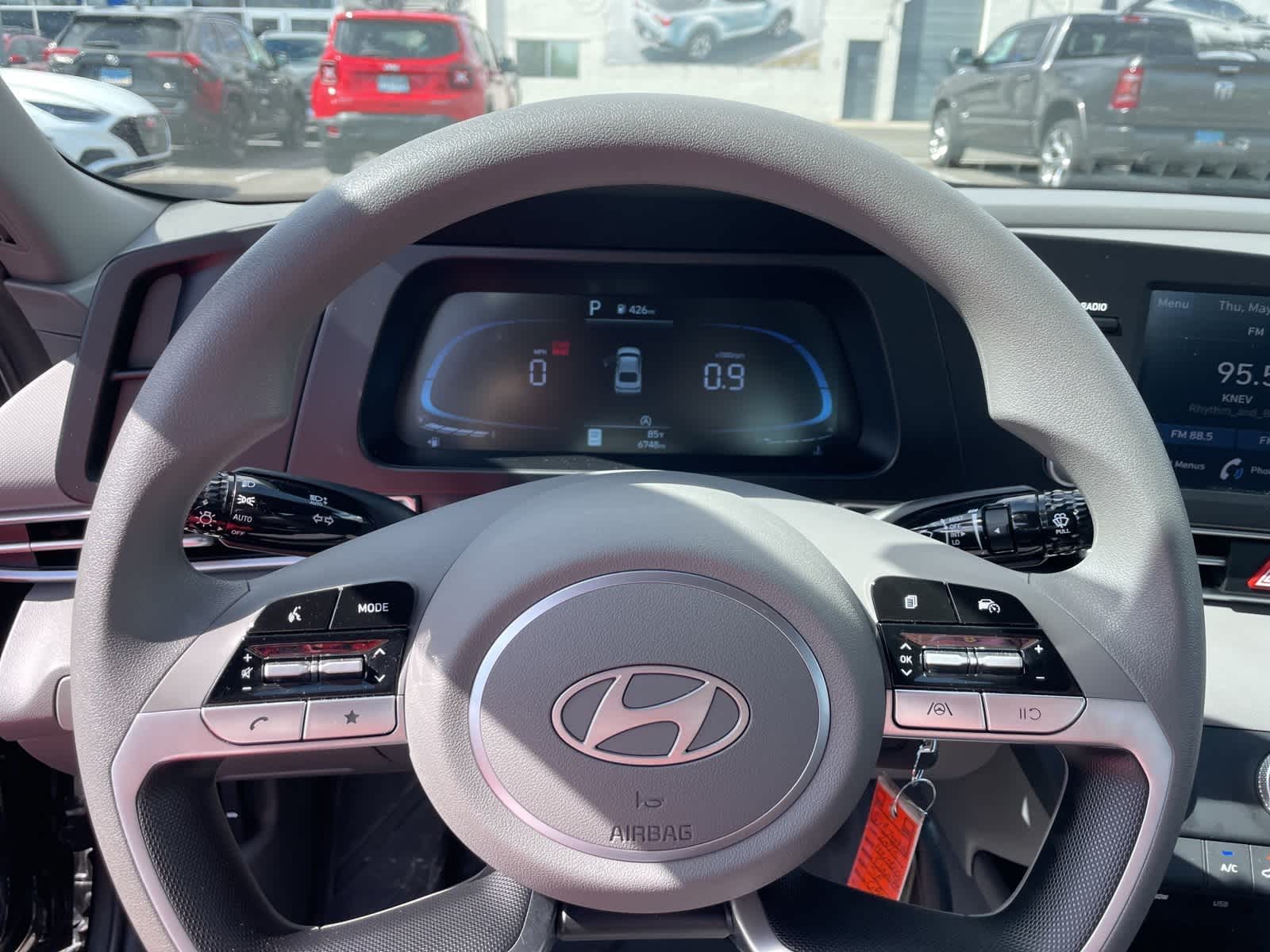 2025 Hyundai Elantra SE 20