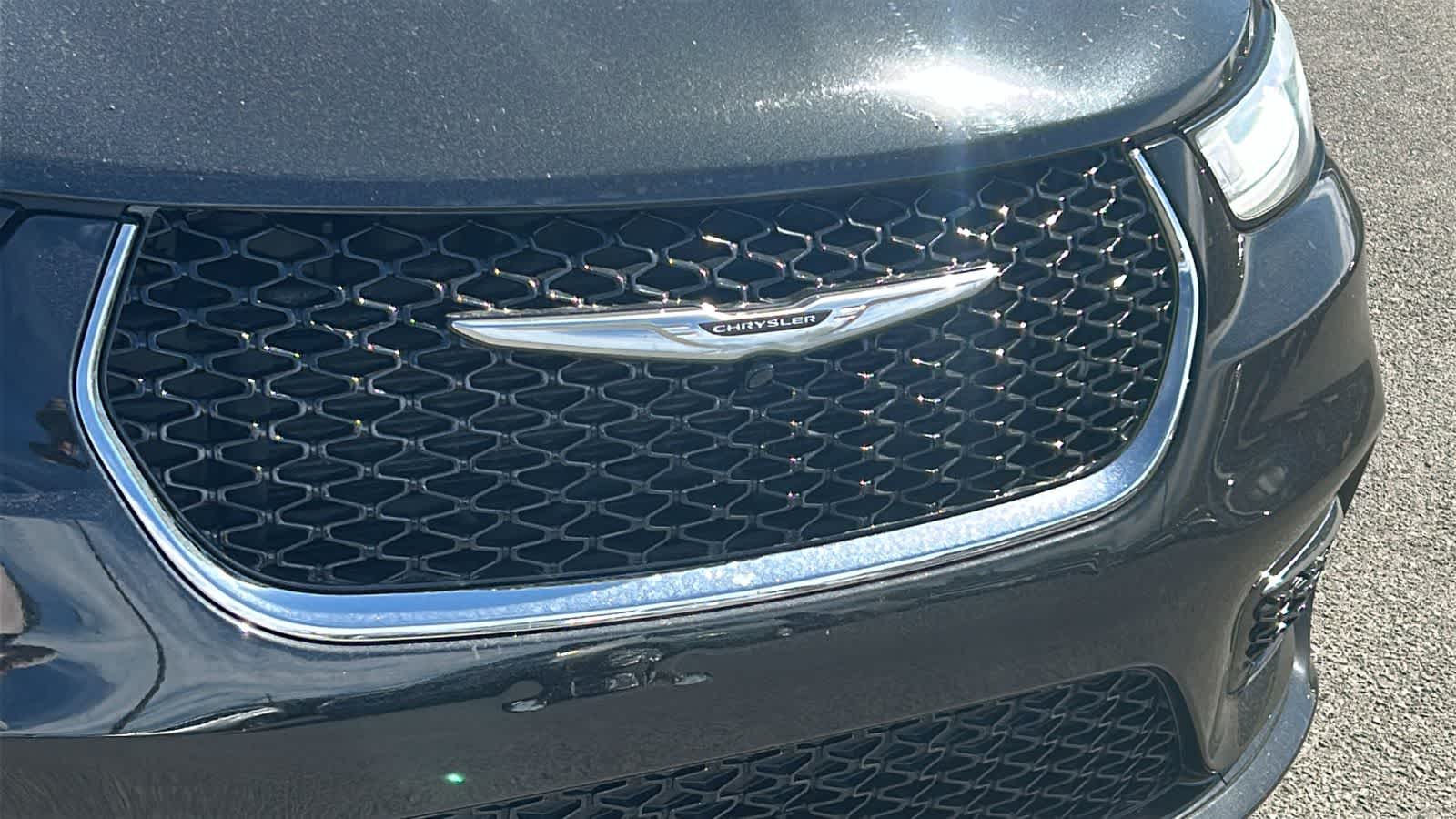 Thumbnail: 2023 Chrysler Pacifica - 20