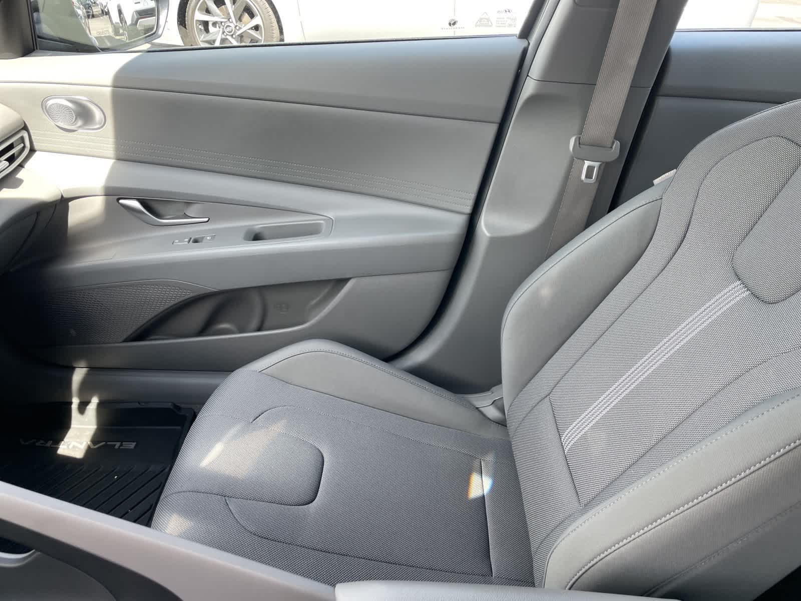 2025 Hyundai Elantra SE 17