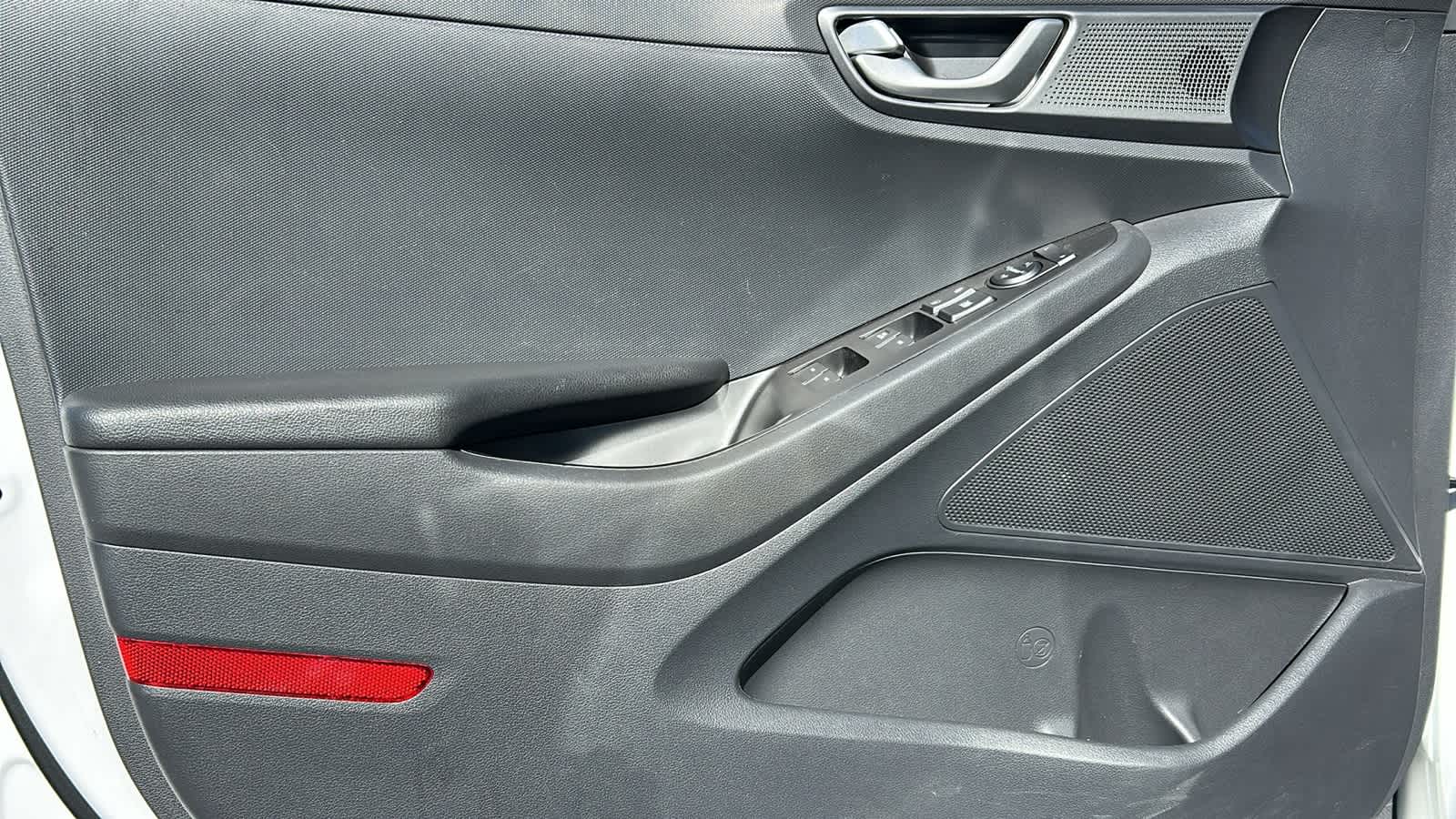 Thumbnail: 2020 Hyundai Ioniq - 23